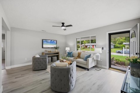 House in Sarasota, Florida 3 bedrooms, 130.06 sq.m. № 2284187 - photo 4