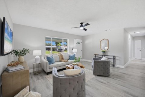 House in Sarasota, Florida 3 bedrooms, 130.06 sq.m. № 2284187 - photo 6