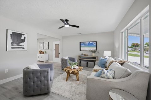 House in Sarasota, Florida 3 bedrooms, 130.06 sq.m. № 2284187 - photo 5