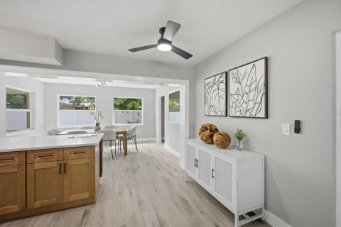 House in Sarasota, Florida 3 bedrooms, 130.06 sq.m. № 2284187 - photo 16