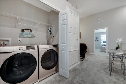 Townhouse in Orlando, Florida 2 bedrooms, 158.49 sq.m. № 2384055 - photo 12