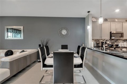 Townhouse in Orlando, Florida 2 bedrooms, 158.49 sq.m. № 2384055 - photo 8