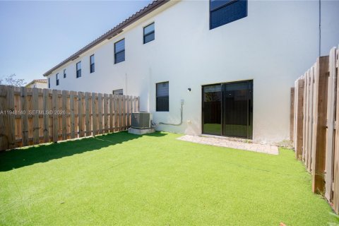 Townhouse in Homestead, Florida 3 bedrooms, 157.47 sq.m. № 2004575 - photo 15