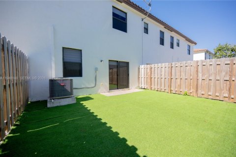 Townhouse in Homestead, Florida 3 bedrooms, 157.47 sq.m. № 2004575 - photo 13