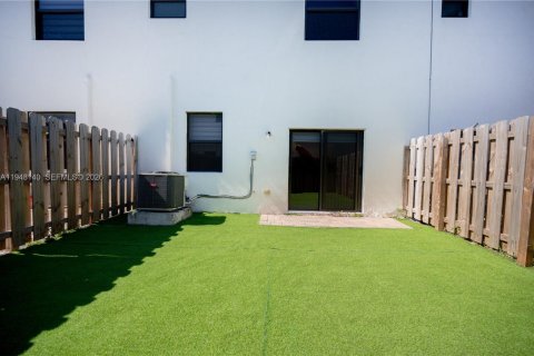 Townhouse in Homestead, Florida 3 bedrooms, 157.47 sq.m. № 2004575 - photo 14