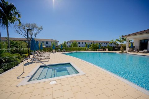 Townhouse in Homestead, Florida 3 bedrooms, 157.47 sq.m. № 2004575 - photo 12