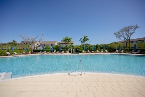 Townhouse in Homestead, Florida 3 bedrooms, 157.47 sq.m. № 2004575 - photo 11