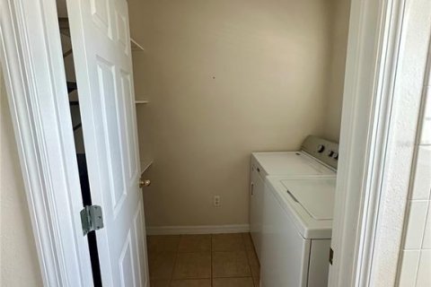 Townhouse in Orlando, Florida 3 bedrooms, 159.88 sq.m. № 2215306 - photo 21