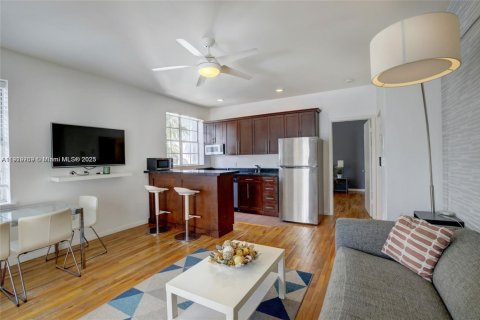 Copropriété à vendre à Miami Beach, Floride: 2 chambres, 63.36 m2 № 1974917 - photo 3