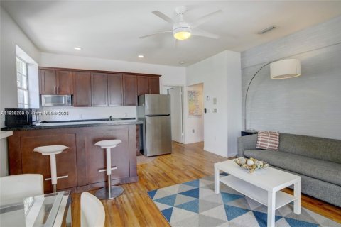 Copropriété à vendre à Miami Beach, Floride: 2 chambres, 63.36 m2 № 1974917 - photo 4