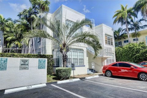 Copropriété à vendre à Miami Beach, Floride: 2 chambres, 63.36 m2 № 1974917 - photo 16