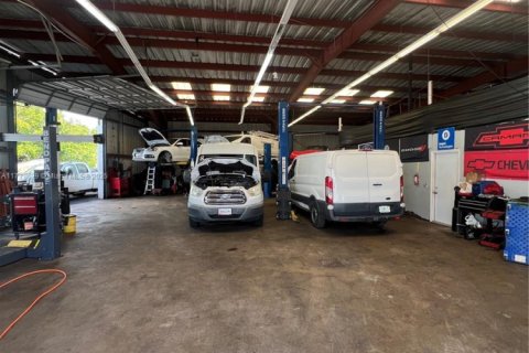 Commercial property in Pompano Beach, Florida № 1698821 - photo 1