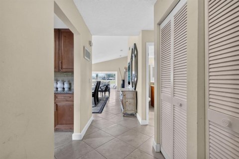Condo in Boynton Beach, Florida, 2 bedrooms  № 2402397 - photo 4