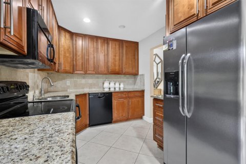 Condo in Boynton Beach, Florida, 2 bedrooms  № 2402397 - photo 13