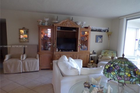 Condo in Aventura, Florida, 2 bedrooms  № 2088659 - photo 13
