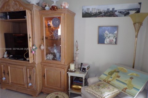 Condo in Aventura, Florida, 2 bedrooms  № 2088659 - photo 14