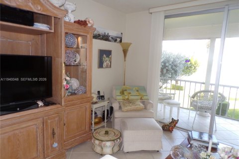 Condo in Aventura, Florida, 2 bedrooms  № 2088659 - photo 9