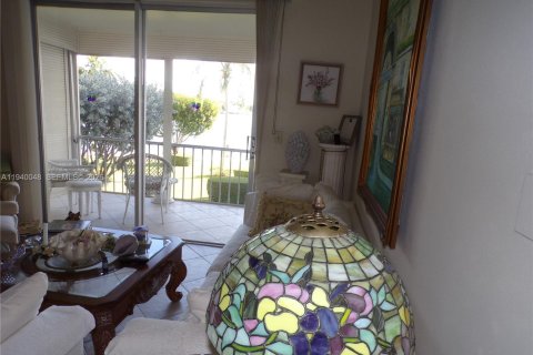 Condo in Aventura, Florida, 2 bedrooms  № 2088659 - photo 16