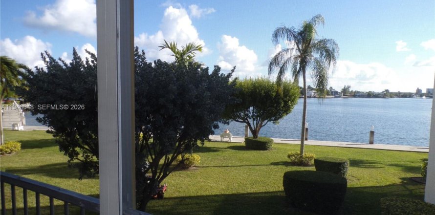 Condo in Aventura, Florida, 2 bedrooms  № 2088659