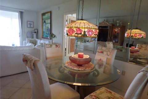 Condo in Aventura, Florida, 2 bedrooms  № 2088659 - photo 22