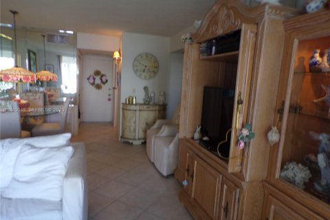 Condo in Aventura, Florida, 2 bedrooms  № 2088659 - photo 15