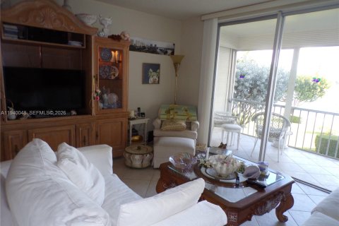 Condo in Aventura, Florida, 2 bedrooms  № 2088659 - photo 8
