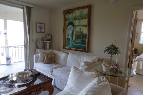 Condo in Aventura, Florida, 2 bedrooms  № 2088659 - photo 17