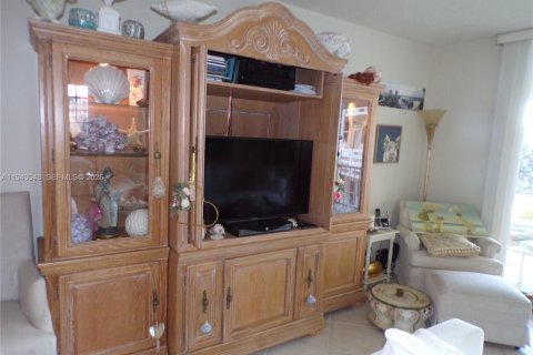Condo in Aventura, Florida, 2 bedrooms  № 2088659 - photo 12