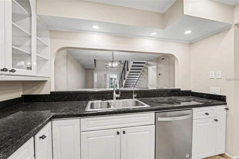 Copropriété à louer à New Port Richey, Floride: 3 chambres, 155.7 m2 № 2101659 - photo 5