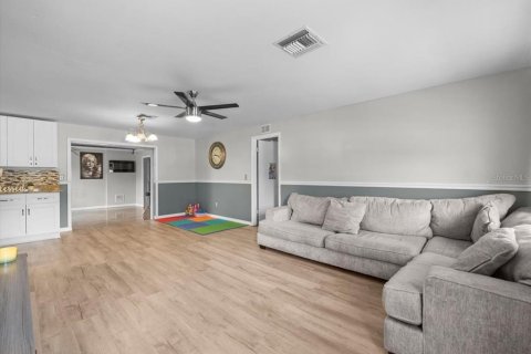 House in Spring Hill, Florida 2 bedrooms, 116.03 sq.m. № 1838438 - photo 3