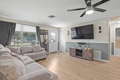 House in Spring Hill, Florida 2 bedrooms, 116.03 sq.m. № 1838438 - photo 5