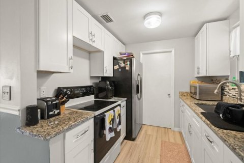 House in Spring Hill, Florida 2 bedrooms, 116.03 sq.m. № 1838438 - photo 11