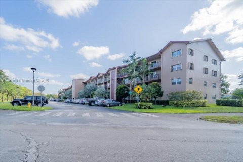 Condo in Pembroke Pines, Florida, 1 bedroom  № 1741947 - photo 3