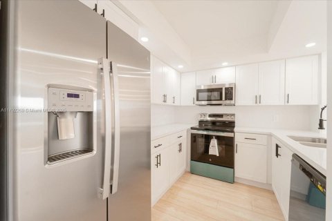 Condo in Pembroke Pines, Florida, 1 bedroom  № 1741947 - photo 10