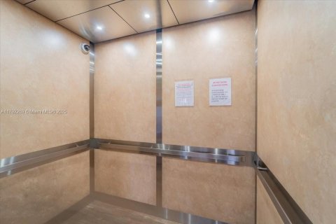 Condo in Pembroke Pines, Florida, 1 bedroom  № 1741947 - photo 25