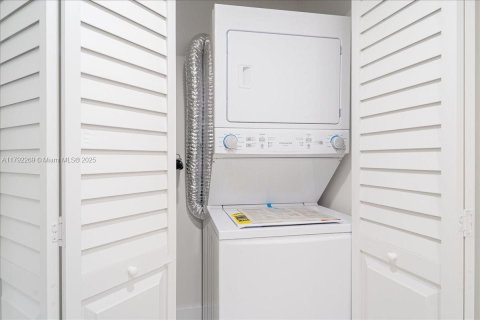 Condo in Pembroke Pines, Florida, 1 bedroom  № 1741947 - photo 21