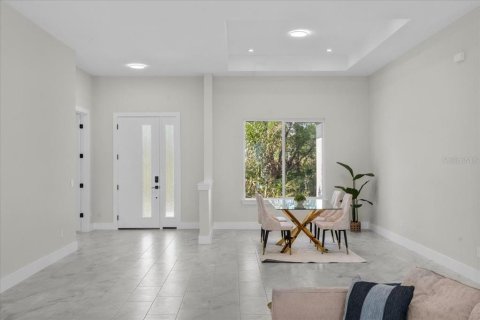 House in Orlando, Florida 4 bedrooms, 260.96 sq.m. № 1632262 - photo 8