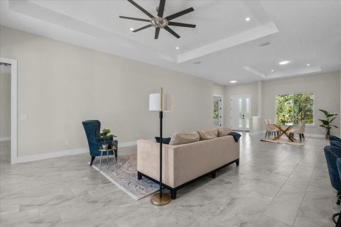 House in Orlando, Florida 4 bedrooms, 260.96 sq.m. № 1632262 - photo 15
