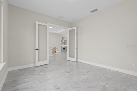 House in Orlando, Florida 4 bedrooms, 260.96 sq.m. № 1632262 - photo 27
