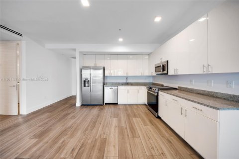 Villa ou maison à louer à Miami, Floride: 2 chambres, 147.99 m2 № 1952259 - photo 14