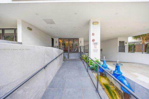 Villa ou maison à louer à Miami, Floride: 2 chambres, 147.99 m2 № 1952259 - photo 8