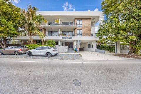 Villa ou maison à louer à Miami, Floride: 2 chambres, 147.99 m2 № 1952259 - photo 2