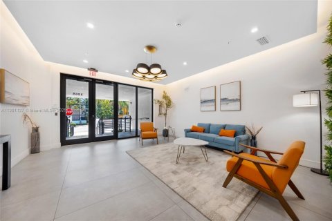 Villa ou maison à louer à Miami, Floride: 2 chambres, 147.99 m2 № 1952259 - photo 3