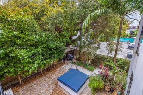 Villa ou maison à louer à Miami, Floride: 2 chambres, 147.99 m2 № 1952259 - photo 25