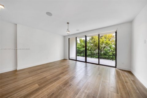 Villa ou maison à louer à Miami, Floride: 2 chambres, 147.99 m2 № 1952259 - photo 17