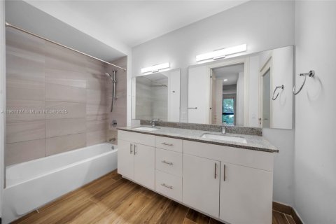 Villa ou maison à louer à Miami, Floride: 2 chambres, 147.99 m2 № 1952259 - photo 30