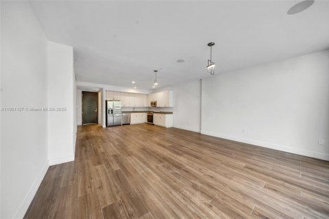 Villa ou maison à louer à Miami, Floride: 2 chambres, 147.99 m2 № 1952259 - photo 18