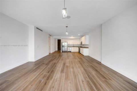 Villa ou maison à louer à Miami, Floride: 2 chambres, 147.99 m2 № 1952259 - photo 19