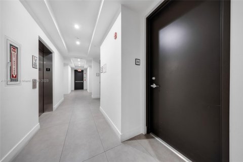 Villa ou maison à louer à Miami, Floride: 2 chambres, 147.99 m2 № 1952259 - photo 10