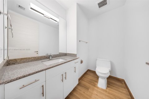 Villa ou maison à louer à Miami, Floride: 2 chambres, 147.99 m2 № 1952259 - photo 11